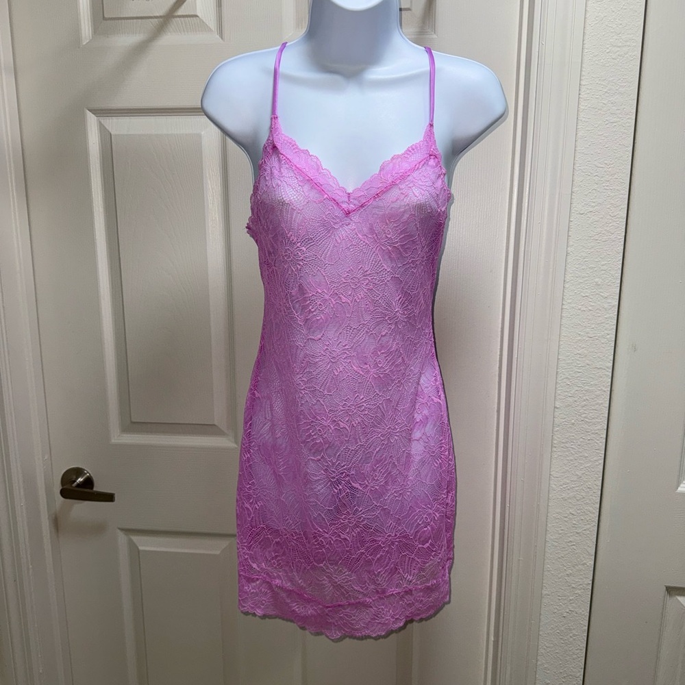 💗 Victoria’s Secret Pink Lace Slip Dress – Size M (Never Worn)